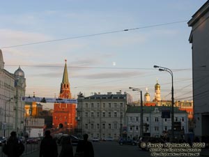 Россия, Москва. Фото. Вид на Кремль со стороны улицы Воздвиженка.