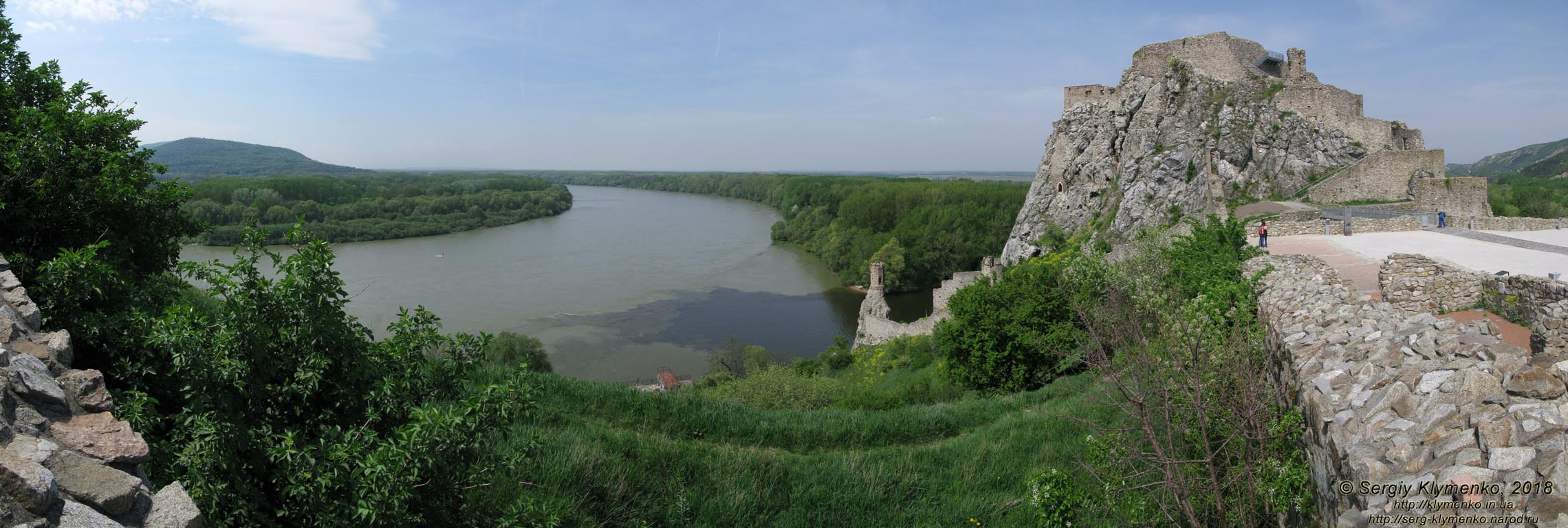 Словакия (Slovensko). Фото. Девинский град (Devinsky hrad). Вид на Дунай. Панорама ~180° (48°10'25"N, 16°58'41"E).