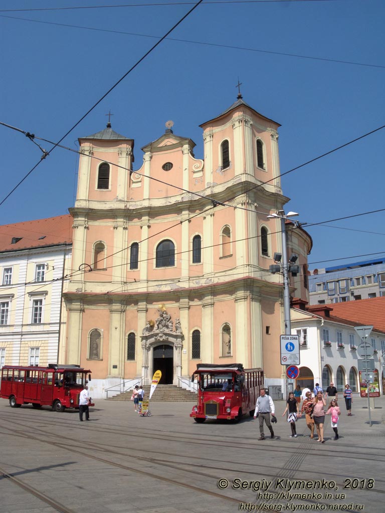 Фото Братиславы (Словакия). Церковь тринитариев, или Собор святых Иоанна де Мата и Феликса Валуа (Kostol trinitarov, Kostol svateho Jana z Mathy a svateho Felixa z Valois).