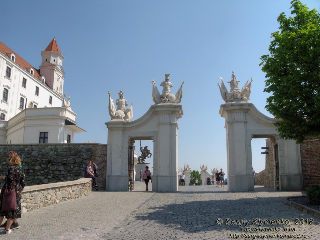 Фото Братиславы (Словакия). Братиславский град (Bratislavsky hrad).