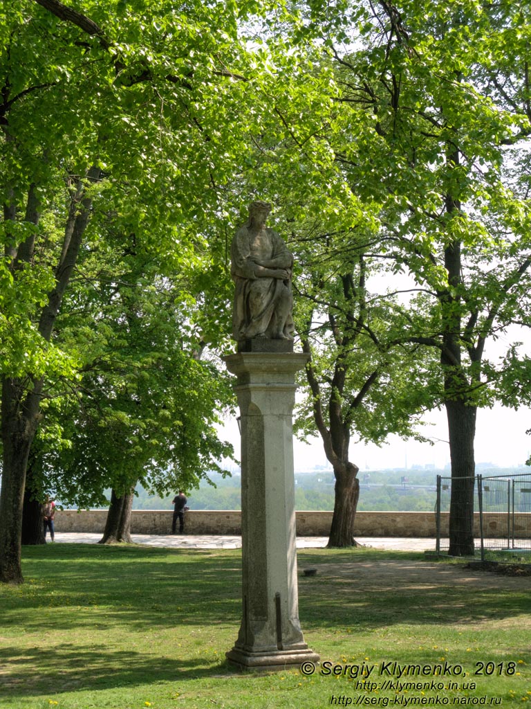 Фото Братиславы (Словакия). Братиславский град (Bratislavsky hrad). В парке.