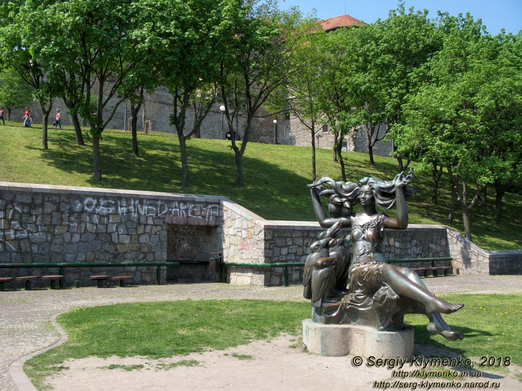 Фото Братиславы (Словакия). Братиславский град (Bratislavsky hrad). В парке.