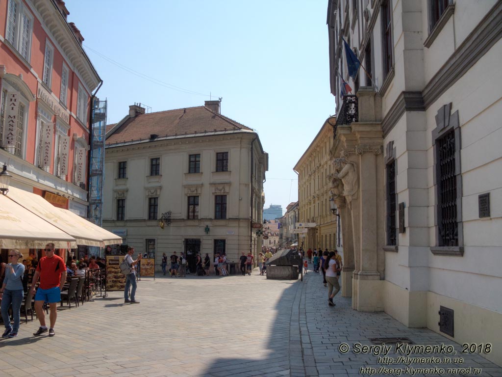 Фото Братиславы (Словакия). Улицами Старого города (Stare Mesto). На улице Михалськая (Michalska).