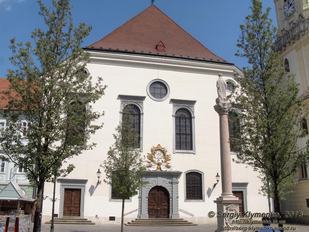 Фото Братиславы (Словакия). Старый город (Stare Mesto). Иезуитский костёл Святешего Спасителя (Kostol Najsvatejsieho Spasitela).