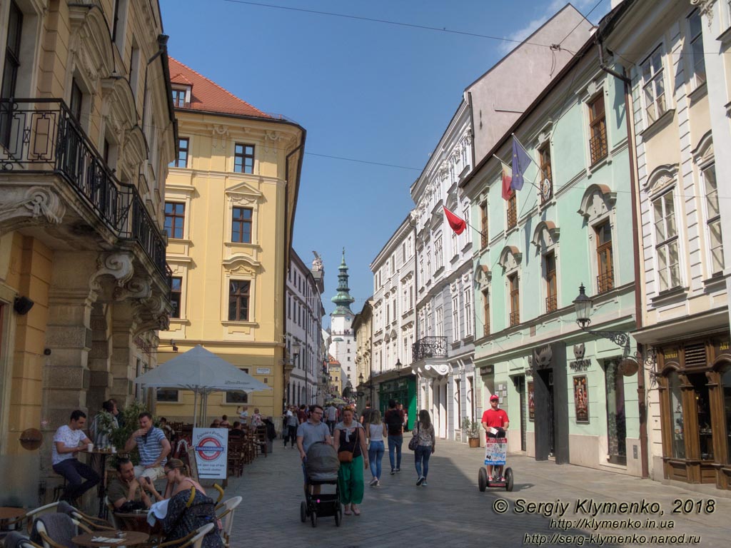 Фото Братиславы (Словакия). Старый город (Stare Mesto). На улице Venturska.