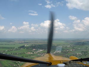 Фото с борта самолёта «Aeroprakt A-22L2». Прямо по курсу - село Наливайковка (Макаровский район Киевской области).
