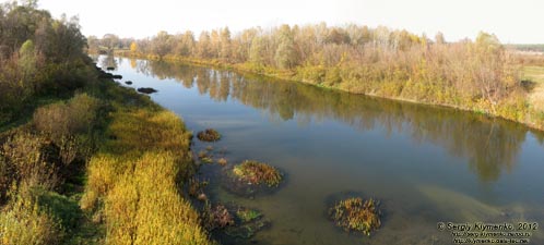 Батурин. Фото. Река Сейм возле Батурина, панорама ~90°. Вид «против течения» с моста на автодороге E101.