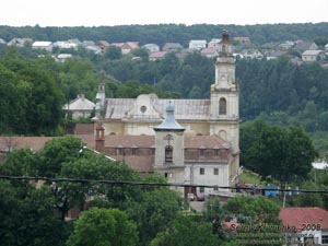 Подолье, Тернопольская область. Бучач. Фото. Вид сверху на Василианский монастырь и Крестовоздвиженскую церковь (1765-1771 годы).