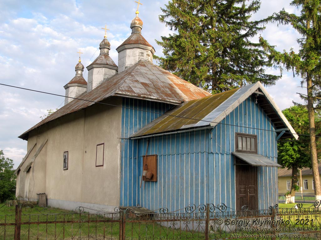 Черновицкая область, Черновицкий район. Село Лужаны. Фото. Храм Вознесения Господня /Свято-Вознесенская церковь/, 1453-1455 годы (48°21'49"N, 25°46'44"E).