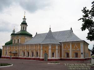 Чернигов. Фото. Трапезная с Введенской церковью (1677-1679) Троице-Ильинского монастыря.