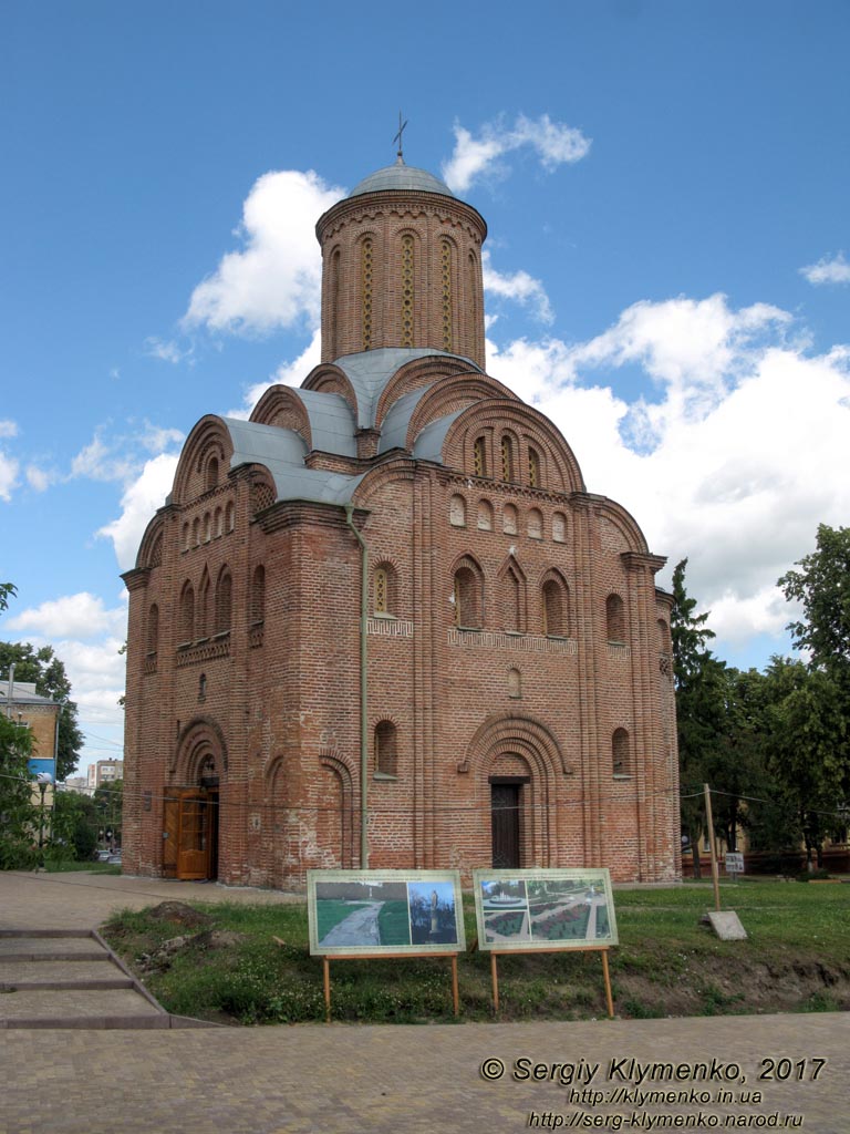 Чернигов. Фото. Пятницкая церковь, конец XII - начало XIII веков.