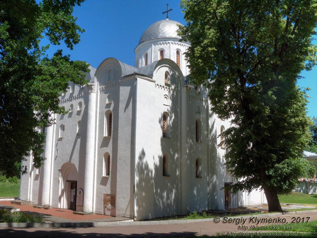 Чернигов. Фото. По Детинцу: Борисоглебский собор (1120-1123).