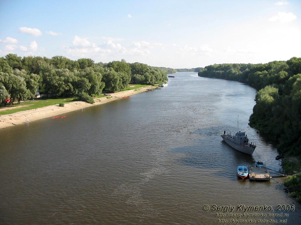 Чернигов. Фото. Вид на реку Десна ("по течению") с пешеходного моста.