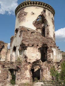 Тернопольская область, возле села Нырков. Фото. Червоногородский замок (48°48'15"N, 25°35'48"E), северная башня, вид снаружи.