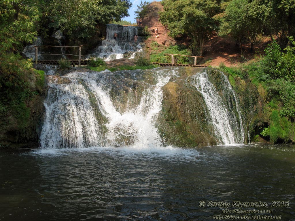 Тернопольская область, возле села Нырков. Фото. Джуринский (Червоногородский) водопад (48°48'18"N, 25°35'16"E), общий вид.