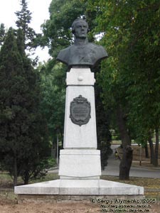 Севастополь. Фото. Памятник адмиралу Ушакову.