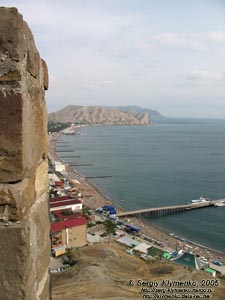 Судак, генуэзская крепость XIV-XV вв. Вид на Судакскую бухту с крепостной стены.