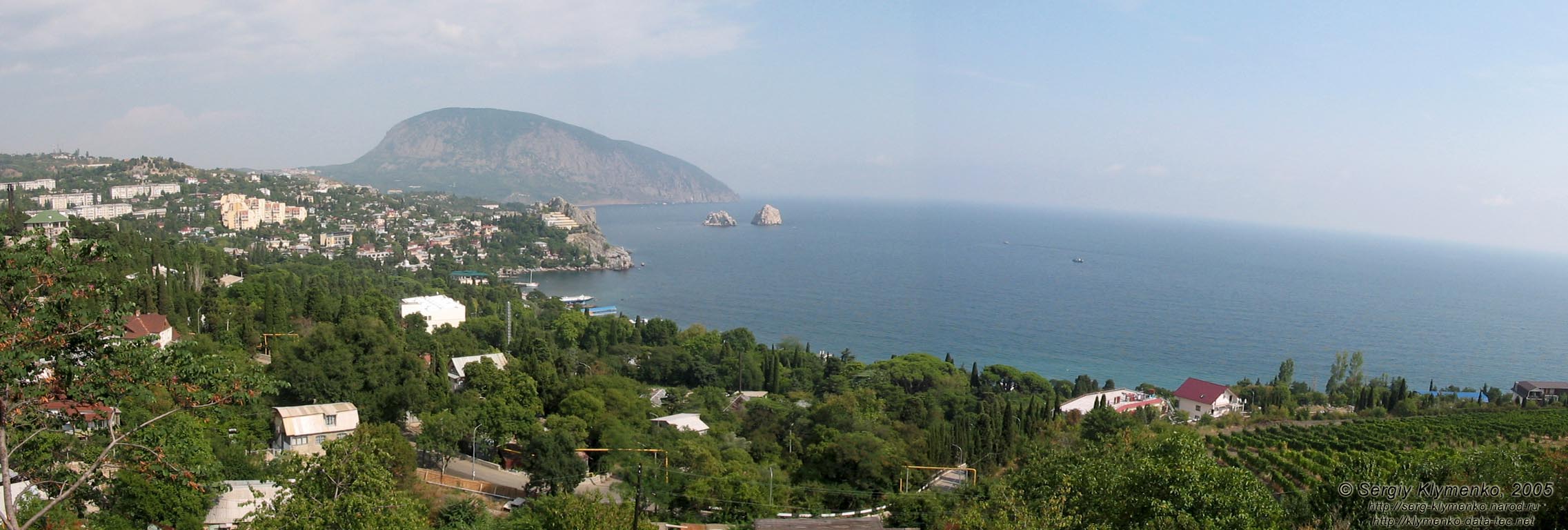 Крым. Аю-Даг («Медведь-гора») и панорама Гурзуфской бухты.