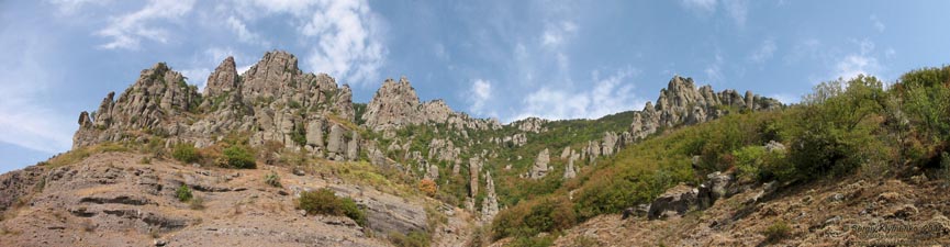 Гора Демерджи. «Долина Привидений» (панорама ~120°).