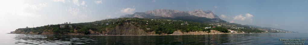 «Остров Крым». Пейзаж побережья в районе Алупки, вид с моря (панорама ~180°).