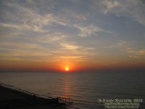 Крым, Феодосия. Фото. Восход солнца над Феодосийским заливом. Серия фото.
