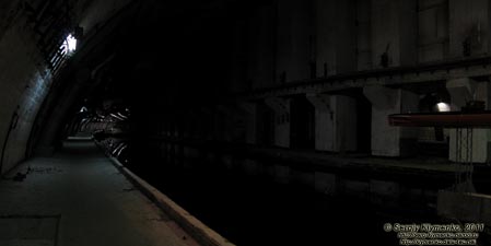 Крым. Фото. Военно-морской музейный комплекс «Балаклава».
Сухой док подземного завода по ремонту и обслуживанию подводных лодок.