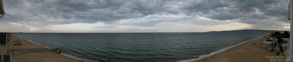 Крым, Феодосийский залив. Фото. Море... Вечер... Пасмурно... Панорама ~180°.