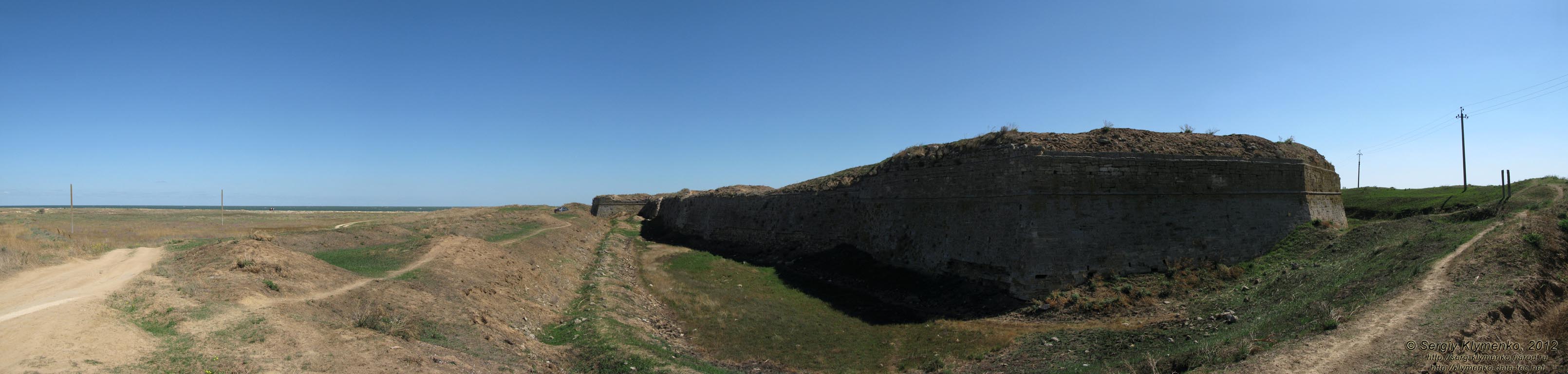 Крым. Фото. Арабатская крепость. Вид с юго-запада. Панорама ~150°.