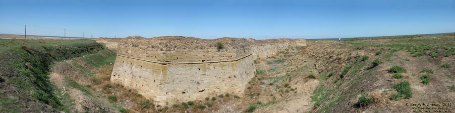 Крым. Фото. Арабатская крепость. Вид с юго-востока. Панорама ~150°.