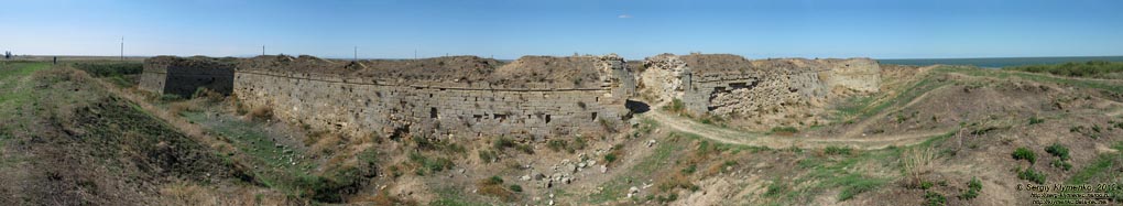 Крым. Фото. Арабатская крепость. Вид с востока. Панорама ~210°.