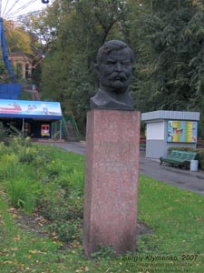 Фото Днепропетровска. Памятник А. Н. Войцеховичу в парке имени Глобы.