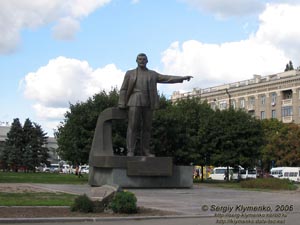 Днепропетровск, памятник Г. И. Петровскому.