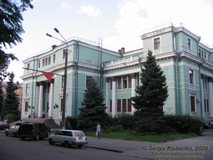 Днепропетровск, здание по адресу проспект К. Маркса, 18.