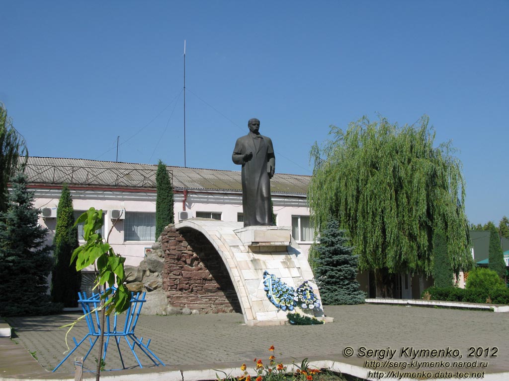 Ивано-Франковская область, Городенка. Фото. Памятник Тарасу Шевченко.