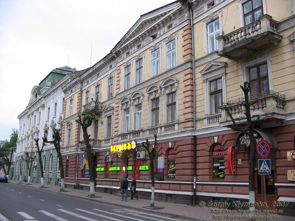 Ивано-Франковск. Фото. По улицам старого города. Здание по адресу ул. М. Грушевского, 35.