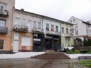 Ивано-Франковская область, город Калуш. Фото. Руины круглой каменной башни - «Малого замка» (48°37'59.50"N, 24°34'24.90"E), вид снаружи.