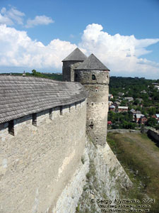 Каменец-Подольский. Фото. Старый Замок. Башня Колпак, за ней - Папская (Кармелюка) башня.