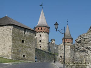 Каменец-Подольский. Фото. Старый Замок. На первом плане - Новая восточная башня (1544 год).