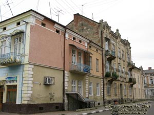 Львовская область. Город Стрый. Фото. Дома по улице Независимости (от перекрестка с улицей Народная).