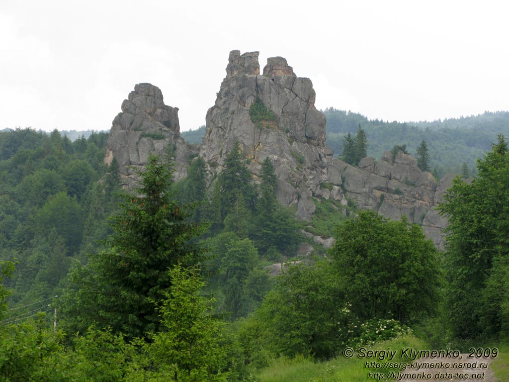 Львовская область. Близ села Урыч. Фото. Урицкие скалы (скалы Тустани).