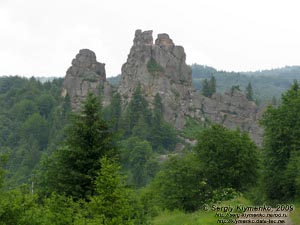 Львовская область. Близ села Урыч. Фото. Урицкие скалы (скалы Тустани).