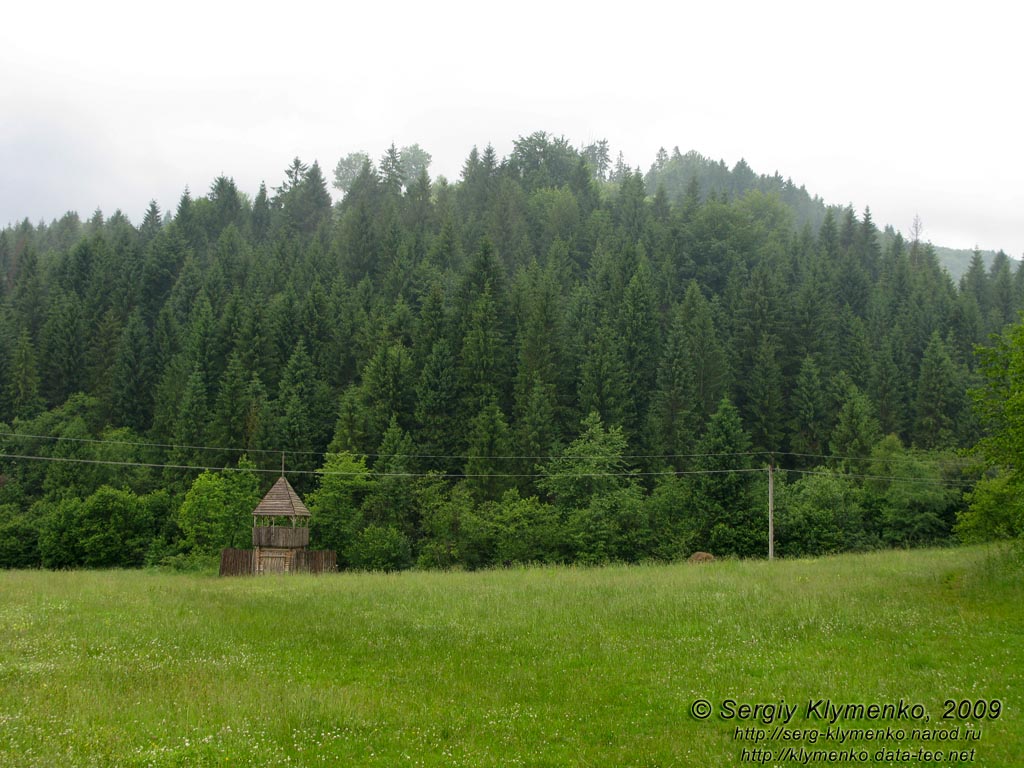 Львовская область. Близ села Урыч. Фото. Поляна фестиваля украинской средневековой культуры «Ту Стань!».