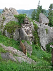 Львовская область. Близ села Урыч. Фото. Скалы Тустани вблизи.