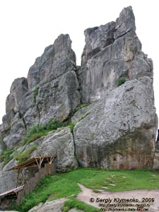 Львовская область. Близ села Урыч. Фото. Скалы Тустани вблизи.