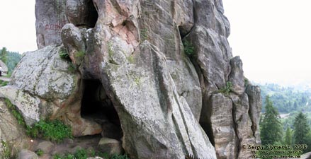 Львовская область. Близ села Урыч. Фото. Скалы Тустани (панорама сверху).