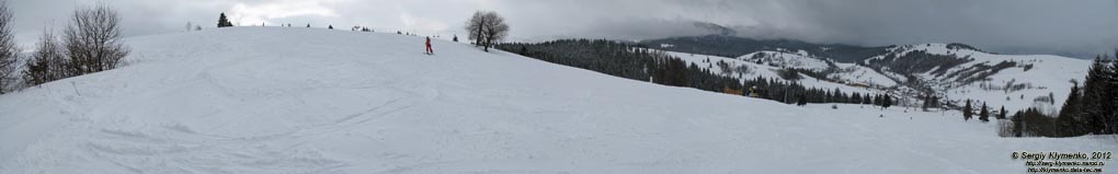 Закарпатская область, горнолыжный курорт Изки. Фото. Приблизительно посредине склона. Панорама ~180°.