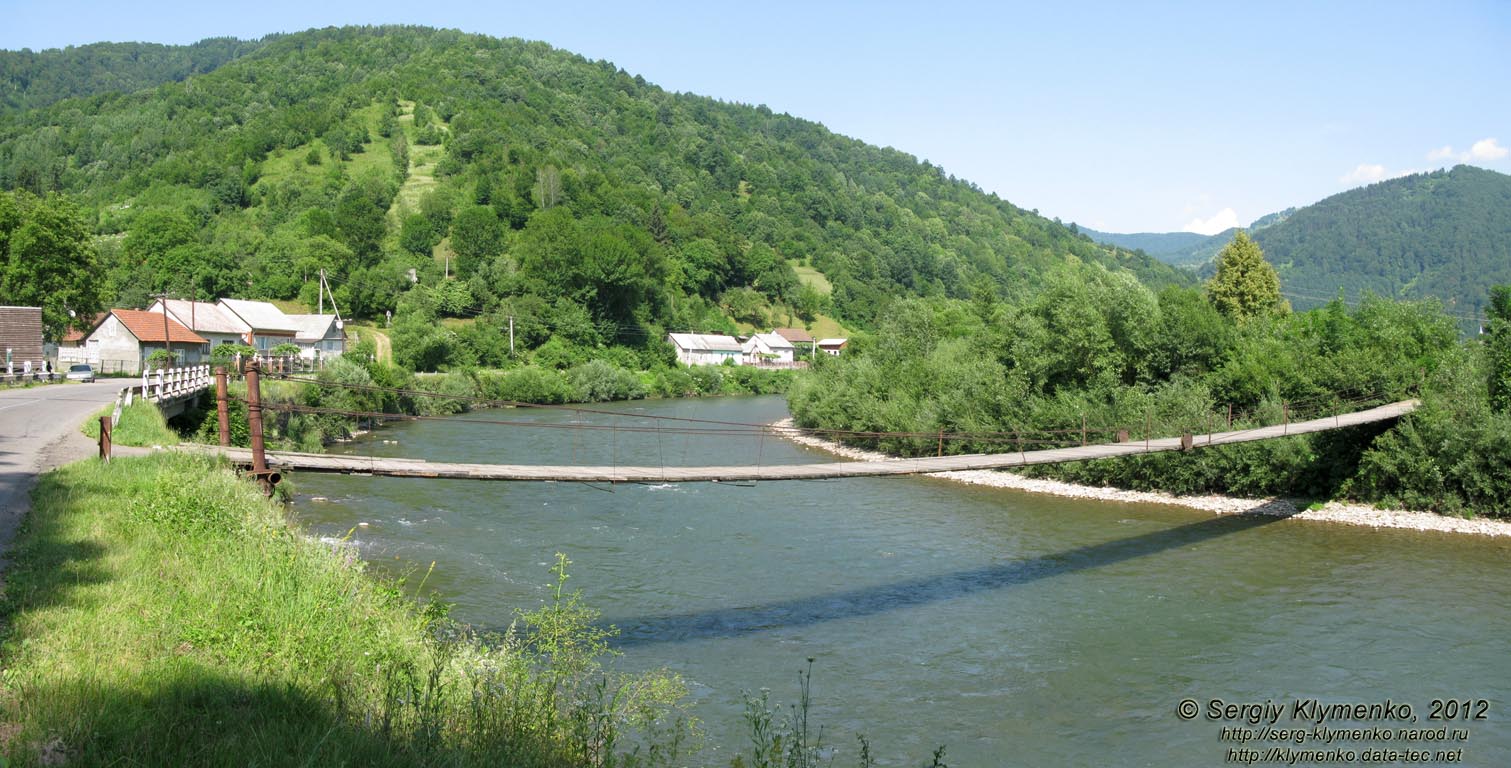 Закарпатская область. Село Нижний Быстрый (Хустский район). Фото. Подвесной мост через речку Рика.