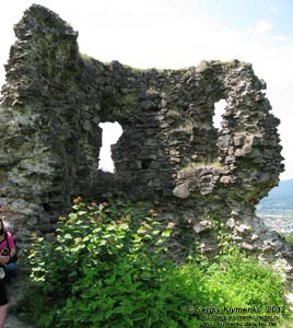 Закарпатская область. Хуст. Фото. Руины Хустского замка вблизи. Фрагмент.