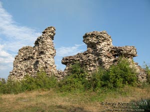 Закарпатская область, посёлок Королёво. Фото. Замок Нялаб (48°09'32"N, 23°07'54"E). Сохранившиеся фрагменты замковых укреплений.