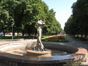 Коростышев (Житомирская область). Фото. Парк на улице Соборная Площадь (бывшая Красная Площадь).